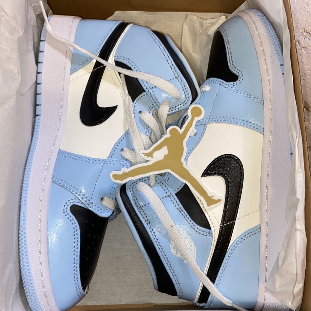 Jordan 1 mid ice blue/black